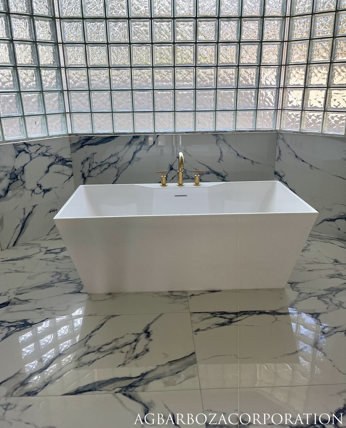Freestanding bathtub with marble surround